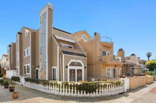 228 22nd St, Huntington Beach, CA 92648-3910