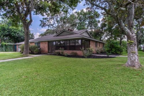 710 Twin Oak St, Sugar Valley, TX 77480-1416