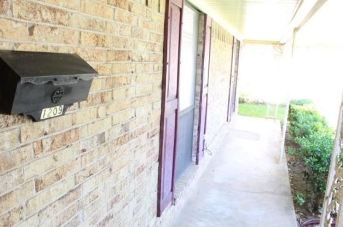 1209 Jeffery Trl, Irving TX  75062-6923 exterior