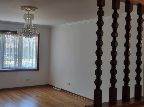 8706 Stolting Rd, Niles IL  60714-1819 exterior