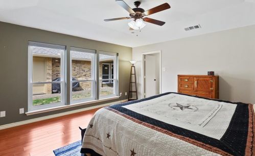 1932 Chesham Dr, Carrollton TX 75007-2403 exterior