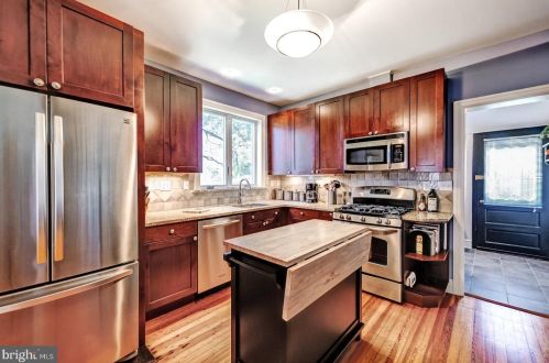 225 Gravers Ln, Philadelphia PA 19118-2802 exterior