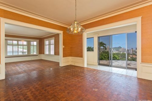 1935 Vancouver Dr, Honolulu, HI 96822-2449