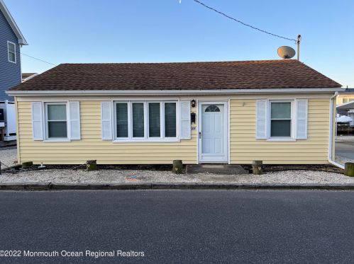 217 Kathryn St, Lavallette, NJ 08735-1612