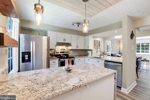 1634 Purple Sage Dr, Herndon VA  20194-5601 exterior