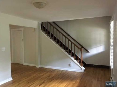 13 Cottage Pl, Allendale NJ  07401-1603 exterior
