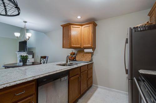 11 Montrose Dr, Stratham, NH 03885-2460