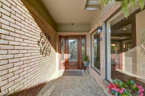 117 Hallmark Dr, Conroe, TX 77304-1384