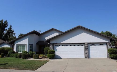 543 Arlene Dr, Vacaville, CA 95688-2561