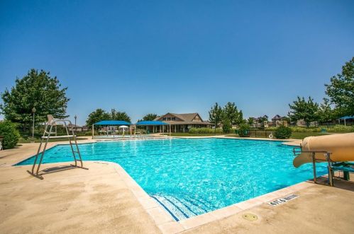 10437 Turning Leaf Trl, Fort Worth TX  76131-3981 exterior