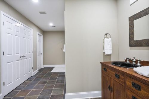 710 Lake Summit Dr, Atlanta GA  30342-1919 exterior