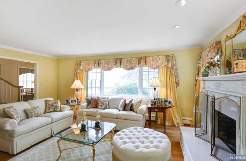 51 Alcott Rd, Mahwah, NJ 07430-1429