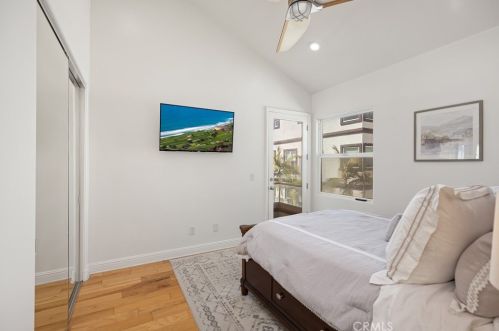 1610 Pacific Coast Hwy, Huntington Beach CA  92648-4434 exterior