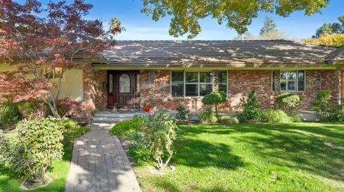 401 Roxbury Ln, Modesto, CA 95350-2271