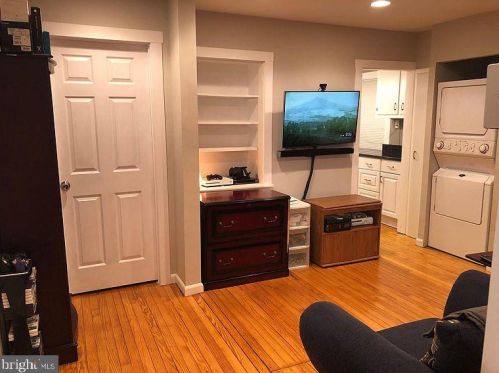 110 Lawrence St, Charles Town WV  25414-1512 exterior