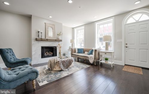 950 Front St, Philadelphia PA 19147-0043 exterior