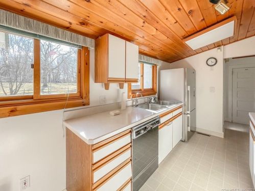 31 Keeler Ave, Norwalk CT  06854-2307 exterior