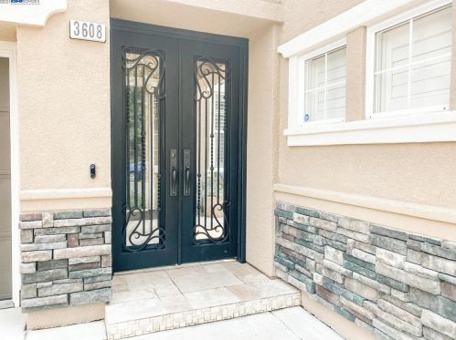 3608 Oakhurst Ct, Pleasanton, CA 94568-8838