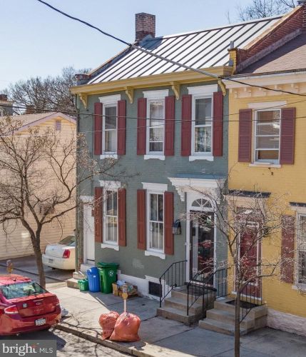 152 Pitt St, Carlisle, PA 17013-2330