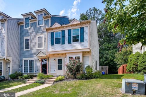 9663 Stirling Bridge Dr, Columbia, MD 21046-1938