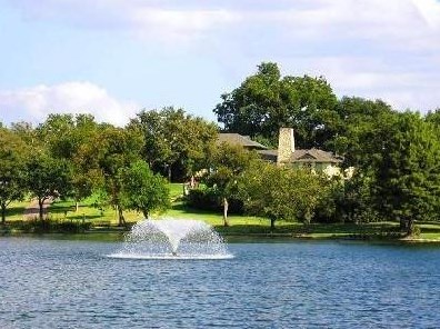 2711 Lakeview Ln, Carrollton TX exterior