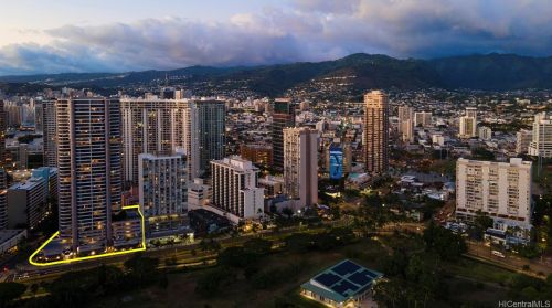 1910 Ala Moana Blvd, Honolulu HI  96815-1814 exterior