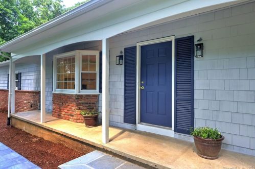 34 Brookwood Ln, Huntington CT  06484-2051 exterior