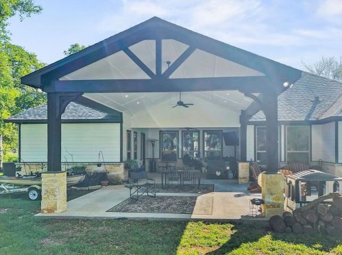 21611 Chenango Lake Dr, Angleton TX 77515-6664 exterior