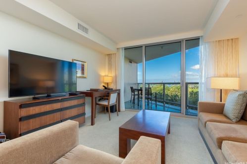 223 Saratoga Rd, Honolulu, HI 96815-1942