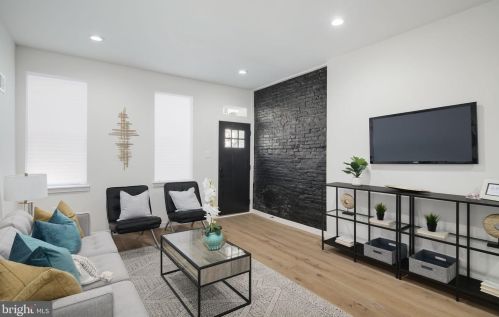 404 Dickinson St, Philadelphia PA  19147-6517 exterior