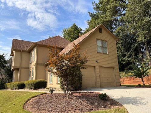 875 Yosemite Dr, Suwanee GA  30024-4006 exterior