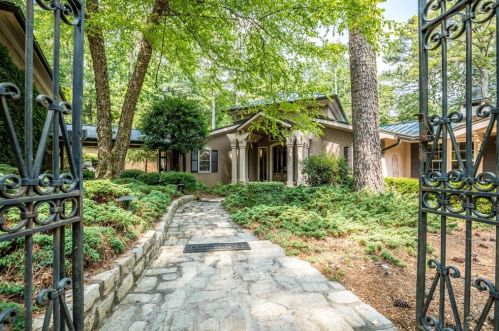 1526 Chubb Rd, Cave Spring, GA 30124-3247