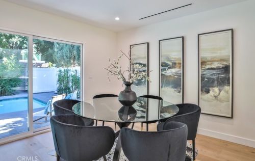 5810 Mammoth Ave, Van Nuys CA  91401-4419 exterior