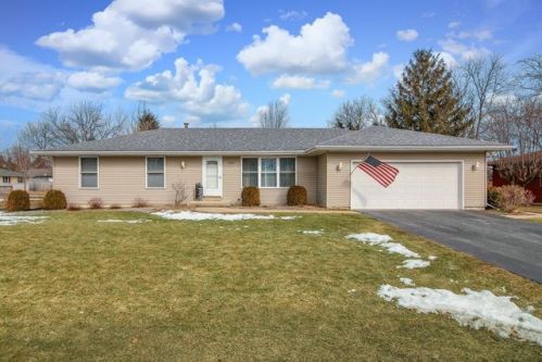 320 Miller Ave, Hinckley, IL 60520-9308