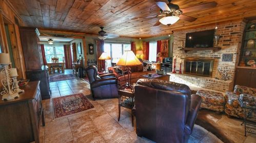 373 Nocona Dr, Nocona TX 76255-9272 exterior