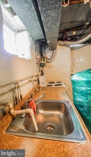 124 Fariston Dr, Philadelphia PA 19120-1007 exterior