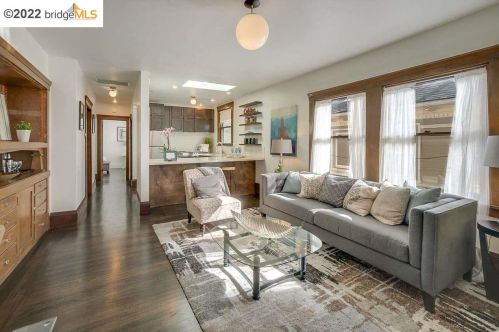 2631 Regent St, Berkeley, CA 94704-3314