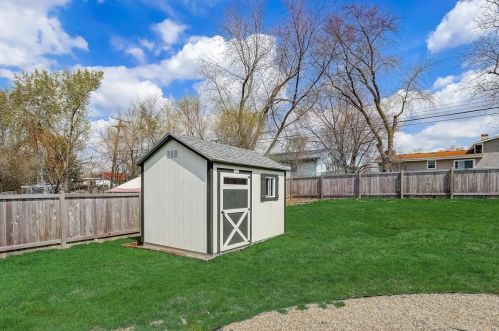 413 Indianwood Dr, Carol Stream IL  60188-1561 exterior