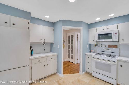 400 Parkview Ave, Tinton Falls NJ 07712-4732 exterior