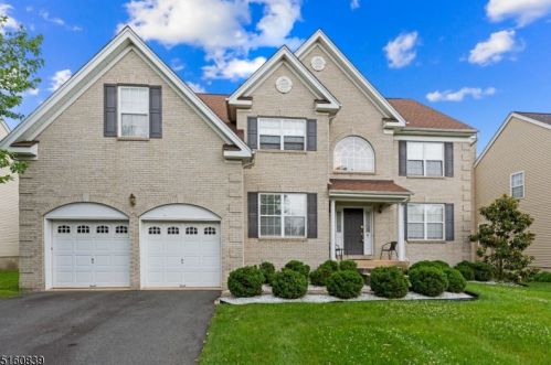 66 Treetops Cir, Princeton NJ  08540-8581 exterior