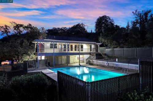 445 Ridgeview Dr, Concord CA  94523-1027 exterior