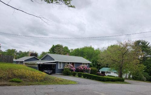12 Patterson St, Lisbon, ME 04250-6833