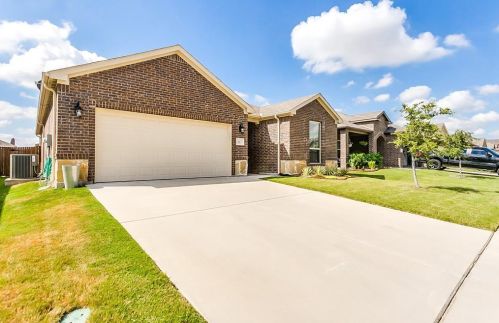 321 Emerald Creek Dr, Fort Worth TX  76131 exterior