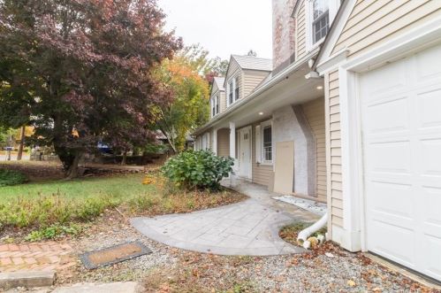 7 Best View Rd, Quaker Hill CT  06375-1402 exterior