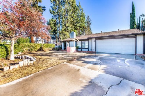 26040 Redbluff Dr, Calabasas, CA 91302-1071