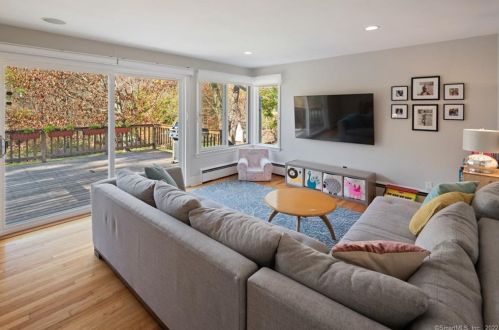 272 Old Grumman Hill Rd, Wilton CT  06897-4647 exterior