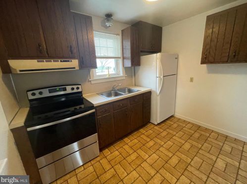 1017 Lime Valley Rd, Lancaster, PA 17602-1809