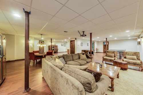 347 Willowood Ln, Willowbrook IL  60527-3900 exterior