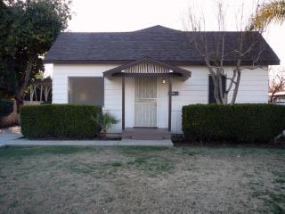 427 Oatman Ave, Tivy Valley, CA 93657-2317