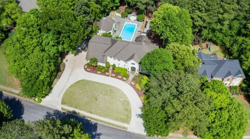 5485 Errol Pl, Atlanta GA  30327-4871 exterior